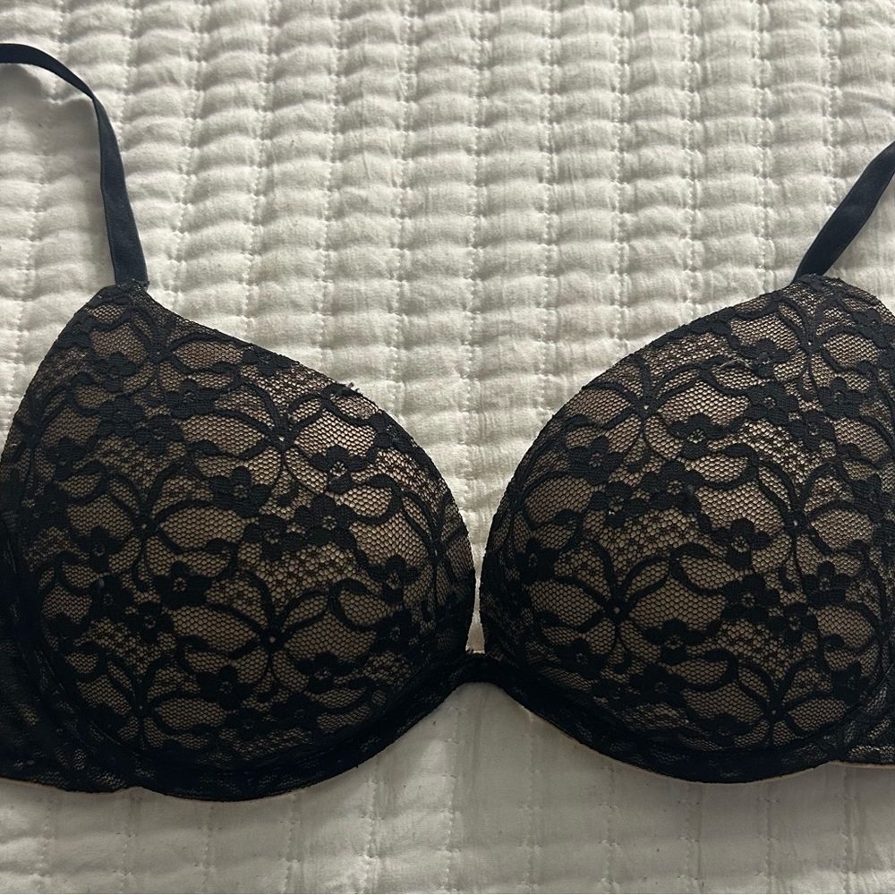 Aerie Black Lace Underwire Bra with Scalloped Edges